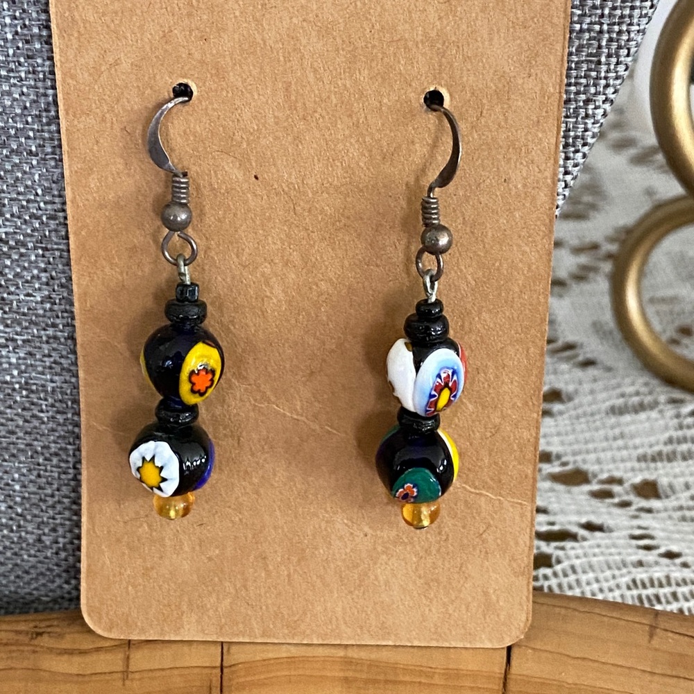 SOLD Incredible set of glass hand created beads with coordinating earrings. - Picture 6 of 8